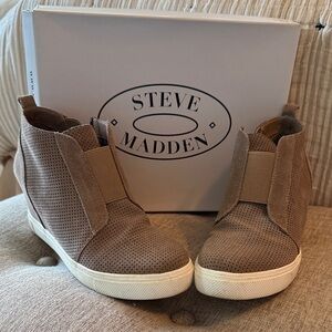 Steve Madden Tan Ankle Booties